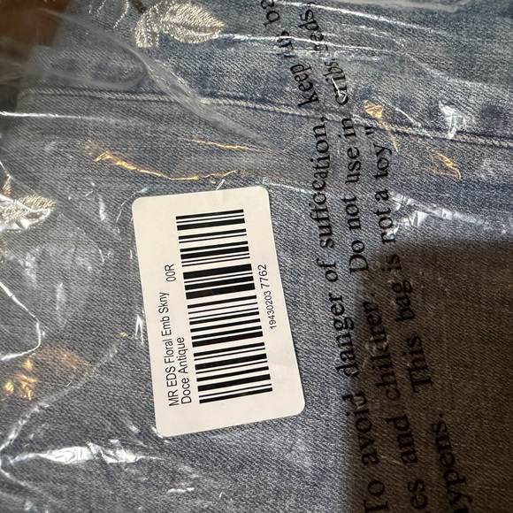 White House Black Market Floral Embroidered Skinny Jeans 00R NWT $130 - Picture 5 of 5